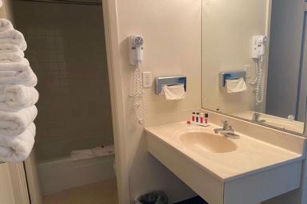Travelodge By Wyndham Powell Esterno foto